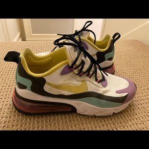 NIKE womens airmax 270 react - size 8